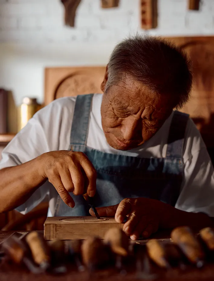 The mooncake maker